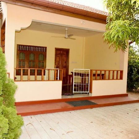 New Land Guest House Batticaloa Eksteriør billede